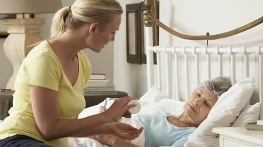 Yatılı çalışabilecek hasta anne bakıcı bayan